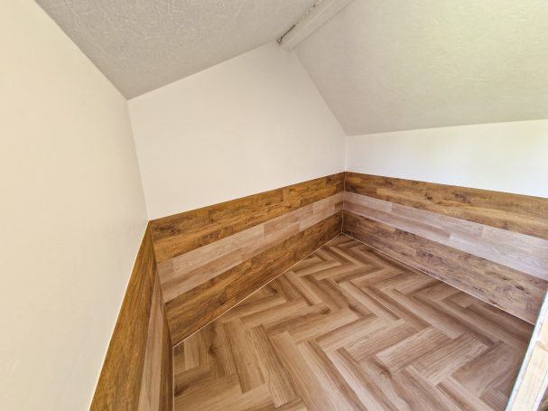 Renovierung einer alten Holztreppe mit Vinyl und Aluminium Treppenkanten